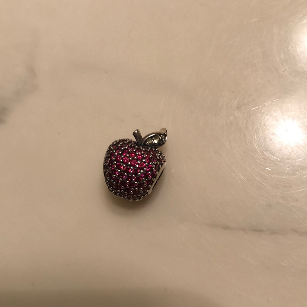 Pandora New York apple